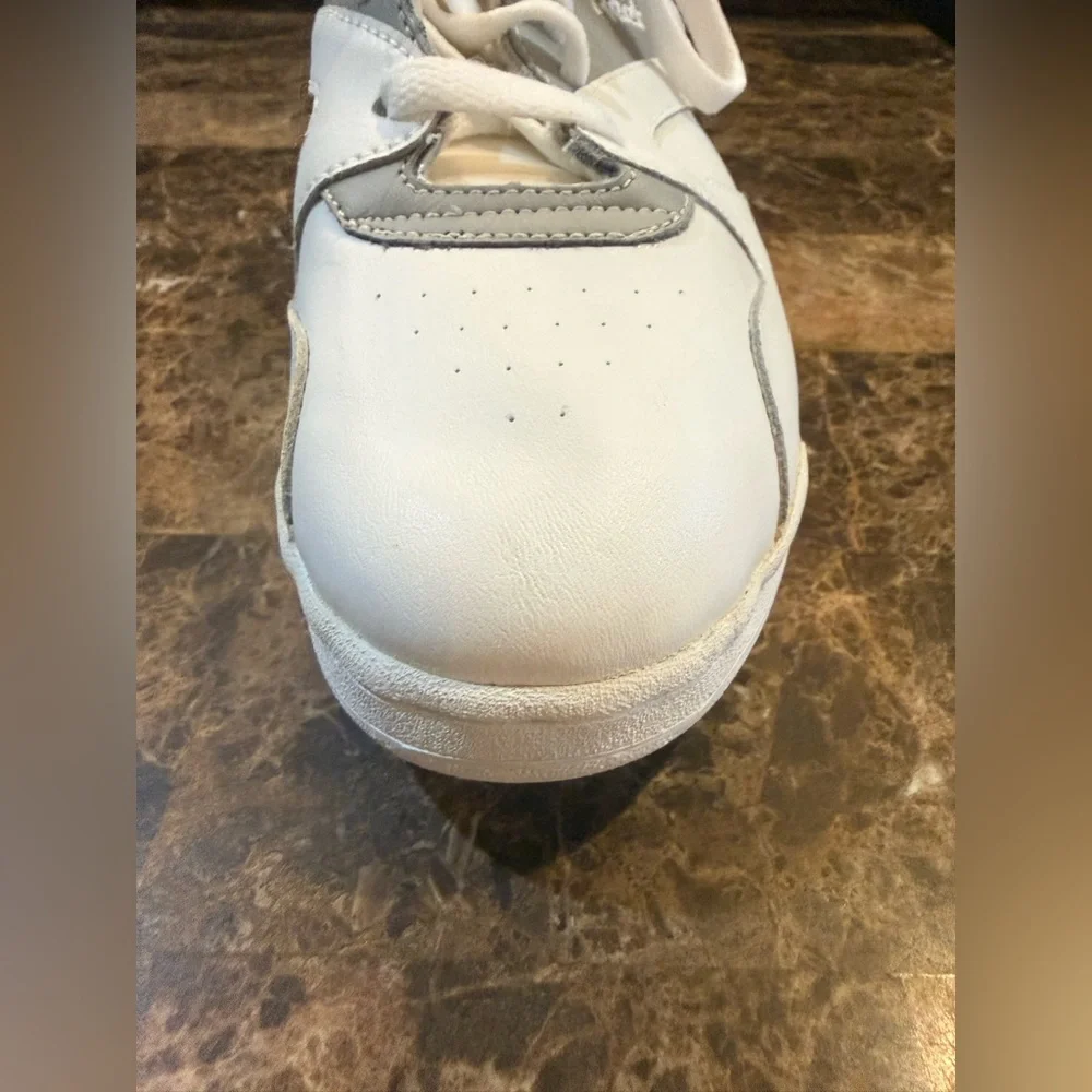 Reebok. Vintage Pro Cheer II Sneaker. White. Size 7.5.